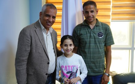 سيد عيسى في زيارة إنسانية إلى مستشفى الناس: «صرح طبي يضاهي مستشفيات إنجلترا وفرنسا»