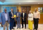 مدير إدارة الإذاعة بـ”أسبو” تتسلم باقة من مؤلفات المفكر علي الشرفاء الحمادي