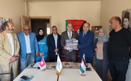 البروفيسور التونسي عبد السلام عيساوي يُهدي مجموعة من مؤلفاته للمكتبة الرقمية للشرفاء الحمادي