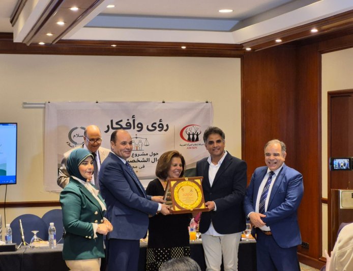 المكتبة الرقمية للشرفاء الحمادي تكرم السفيرة مشيرة خطاب لدورها الريادي في خدمة المجتمع