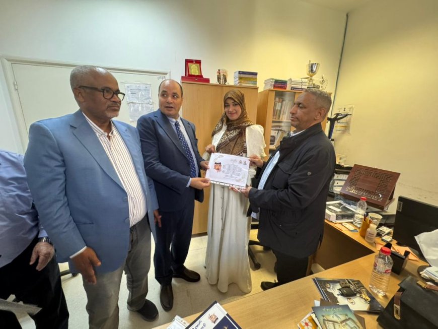 وفد رسالة السلام يكرم الدكتورة مفيدة الدعيزي ويمنحها شهادة الانضمام لـ "المكتبة الرقمية للشرفاء الحمادي"