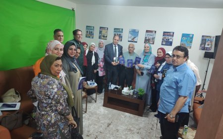 بالصور.. توزيع كتاب "رسالة الإسلام" للشرفاء الحمادي على ضيوف ملتقى العرب للإبداع