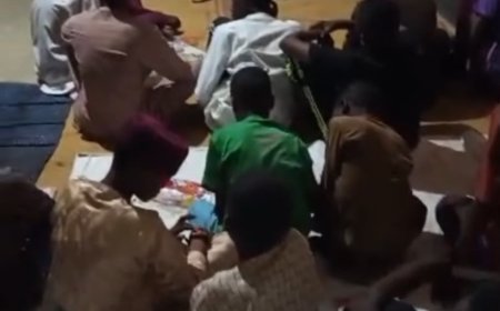 بالفيديو والصور درس تعليمي فى مدرسة الدار الإسلامية بالنيجر عن مقال المفكر على الشرفاء: القرآن رسالة الديان