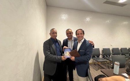 تسليم مدير جامعة الأمم المتحدة للسلام نسخة من  كتاب القرآن يشهد بصحة العقيدة المسيحية للمفكر العربى على الشرفاء