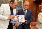 محمد فتحي الشريف يهدي أحمد زايد كتابه الجديد “التعايش” في معرض مكتبة الإسكندرية الدولي للكتاب
