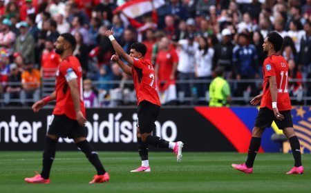 الرئيس السيسي يهنئ منتخب مصر بالتأهل التاريخي لدور الـ 16 في كأس العالم