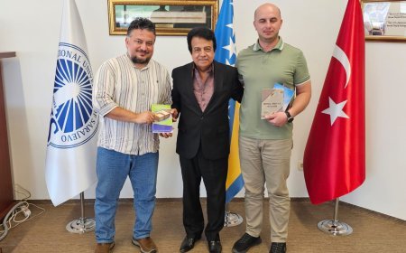 د. حسن حماد يزور جامعة سراييفو الدولية الحديثة  ويهدى كبار المسؤولين بالجامعة نسخا من مؤلفات المفكر العربي على الشرفاء