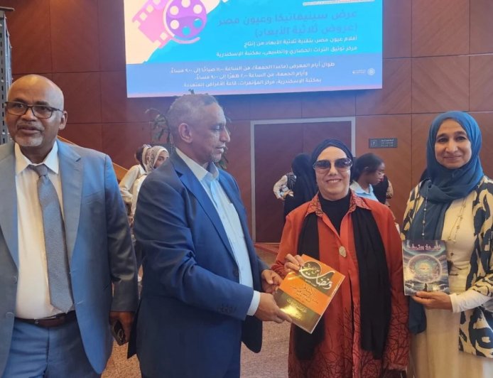 مديرا مكتب  مؤسسة رسالة السلام العالمية في موريتانيا واسبانيا يزوران  جناح المؤسسة بمعرض الإسكندرية الدولي للكتاب