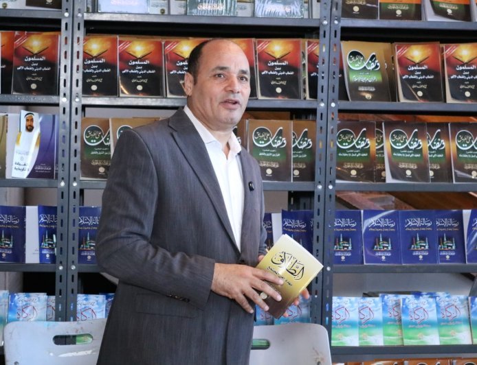محمد فتحي الشريف يقدم قراءة فكرية لمؤلفات علي محمد الشرفاء بمعرض مكتبة الإسكندرية الدولي