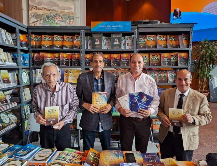 تفاعل واسع مع عروض وفد مؤسسة رسالة السلام لمؤلفات الشرفاء الحمادي في معرض مكتبة الإسكندرية