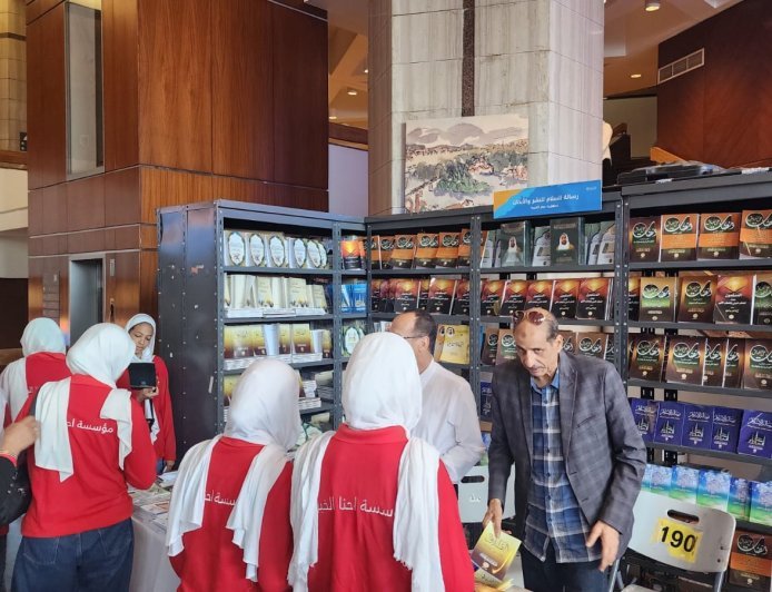 بالصور ..إقبال منقطع النظير على جناح مؤسسة رسالة السلام العالمية بمعرض الإسكندرية الدولي للكتاب