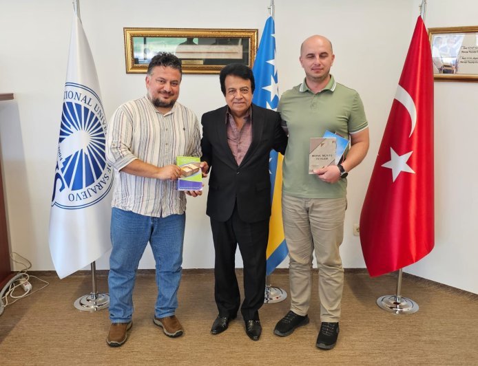 د. حسن حماد يزور جامعة سراييفو الدولية الحديثة  ويهدى كبار المسؤولين بالجامعة نسخا من مؤلفات المفكر العربي على الشرفاء