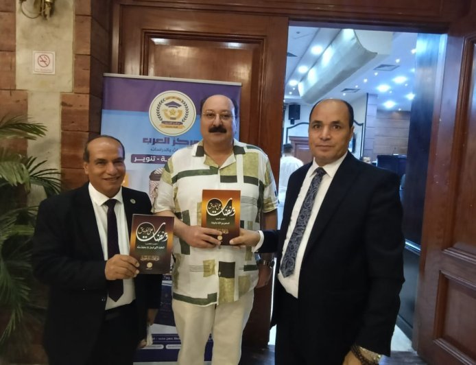 المكتبة الرقمية للشرفاء الحمادي تهدي الفنان ماجد القلعي إصدارات المفكر العربي علي محمد الشرفاء الحمادي