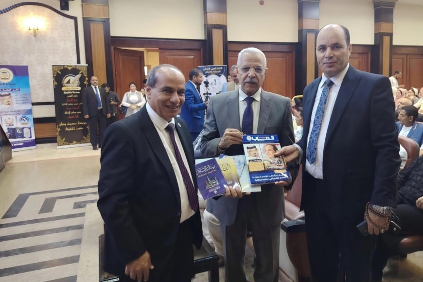المكتبة الرقمية للشرفاء الحمادي تهدي مؤلفات  الشرفاء الحمادي لوزير التعليم الأسبق جمال العربي