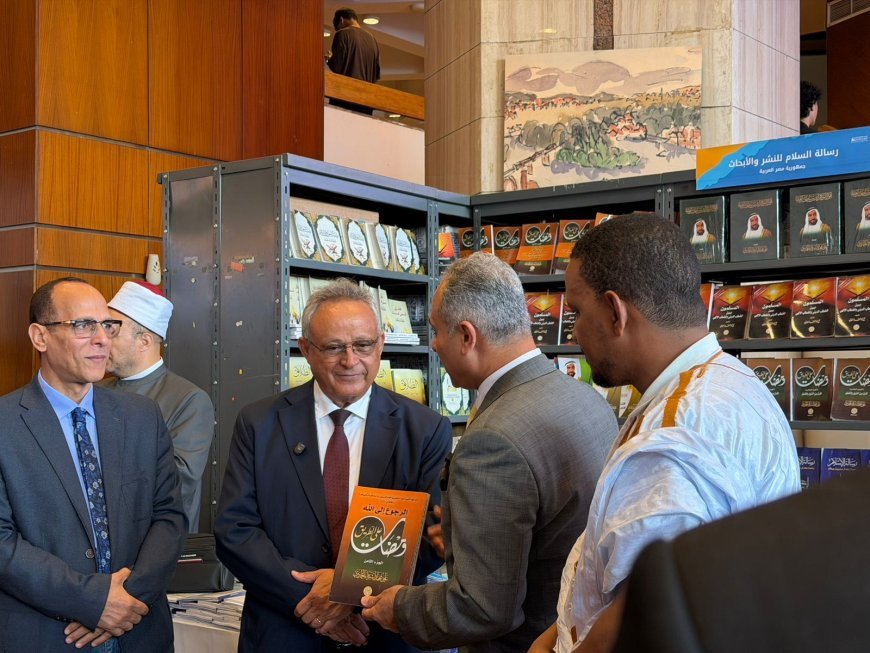 رئيس مكتبة الإسكندرية  يزور جناح مؤسسة رسالة السلام و يشيد بجهود المؤسسة ومؤسسها المفكر على الشرفاء في نشر ثقافة السلام