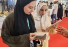 زيارة لافتة تهز أجواء المعرض.. وفد طلابي من جامعة اسطنبول  يزور جناح "رسالة السلام" ويقتني إصداراتها | صور