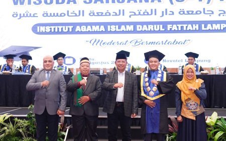 كلمة المفكر العربي الأستاذ علي محمدالشرفاء   تلقى  اهتماما رسميا وأكاديميا كبيرا فى احتفال تخريج الدفعة الخامسة عشرة بجامعة دار الفتح الإندونيسية