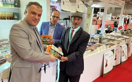 " رسالة السلام " توزع إصدارات علي الشرفاء على الناشرين في معرض إسطنبول | صور