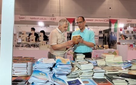 إصدارات رسالة السلام باللغة التركية تجذب زوار معرض إسطنبول للكتاب