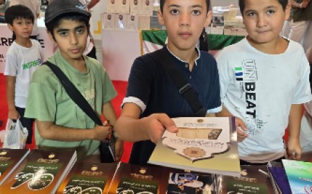 وفد طلابي من مدارس إسطنبول يزورون جناح "رسالة السلام" بمعرص الكتاب | صور