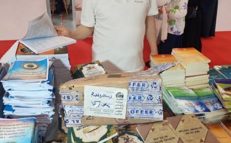 رسالة السلام  بمعرض إسطنبول توزع المؤلفات على عدد  من المكتبات التركية