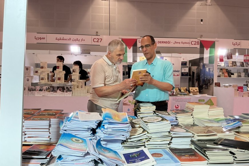 إصدارات رسالة السلام باللغة التركية تجذب زوار معرض إسطنبول للكتاب