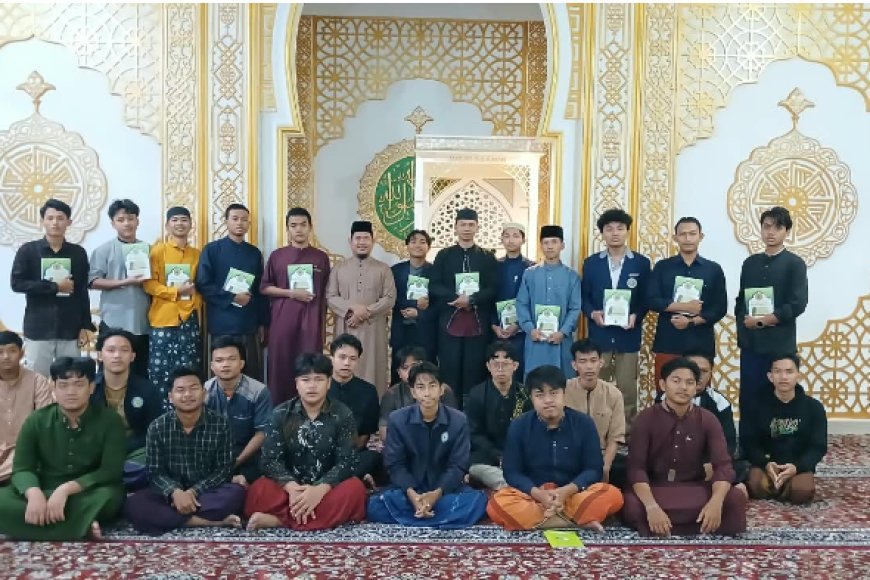 معهد  دار الفتح لامبونح يضيف كتاب «شرعة الله ومناهجه» للمفكر على الشرفاء إلى المنهج الدراسي