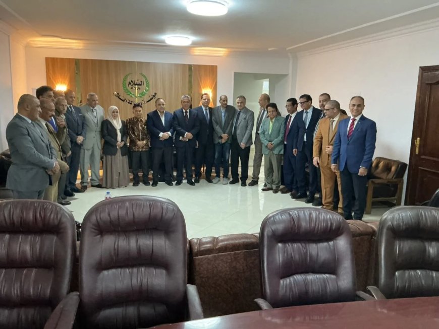 وفد جامعة مولانا مالك إبراهيم الإندونيسية يزور مؤسسة رسالة السلام بالقاهرة لبحث التعاون الثقافي والفكري وتعزيز جسور التواصل بين الشعوب | صور