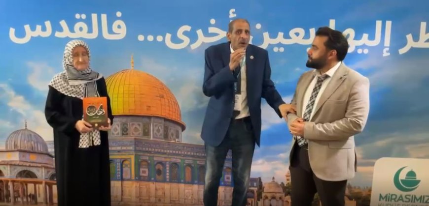"رسالة السلام" تفاجئ اجنحة معرض إسطنبول برسالة تتجاوز حدود الورق : القدس عربية | صور