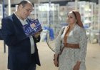 دار مركز العرب والمكتبة الرقمية تستقبل هدى الورداني بمعرض الترسانة وتهديها كتاب «السلام يصنع التعايش»