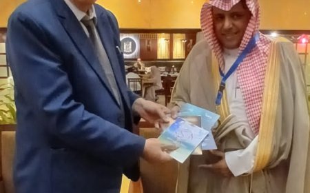 مؤسسة رسالة السلام العالمية تهدي المستشار القانوني السعودي سعيد الهاجري عدداً من مؤلفات المفكر العربي علي الشرفاء