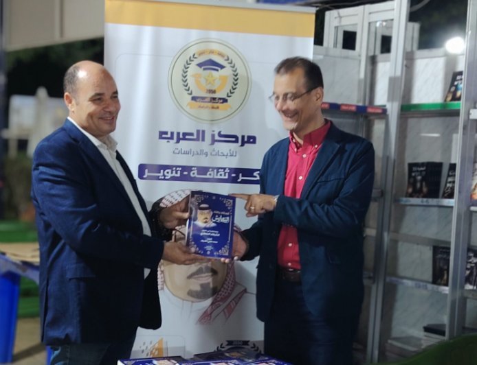 محمد فتحي الشريف يدير نقاشًا فكريًا مع الإذاعي الكبير محمد عبد العزيز حول «السلام يصنع التعايش» بمعرض الترسانة