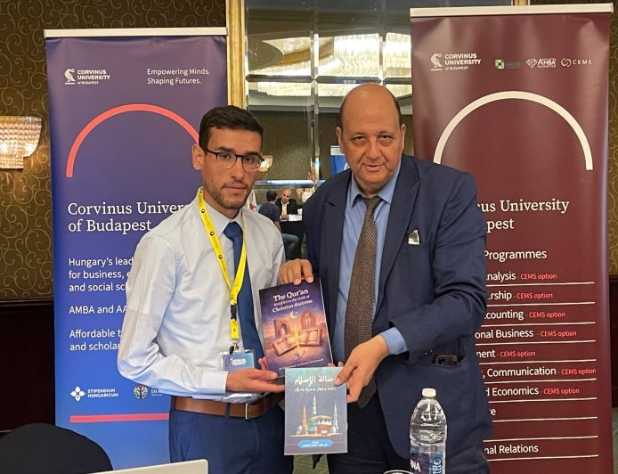 ممثل جامعة كورفينوس المجرية يشيد بكتاب القرآن يشهد بصحة العقيدة المسيحية للمفكر العربى على الشرفاء