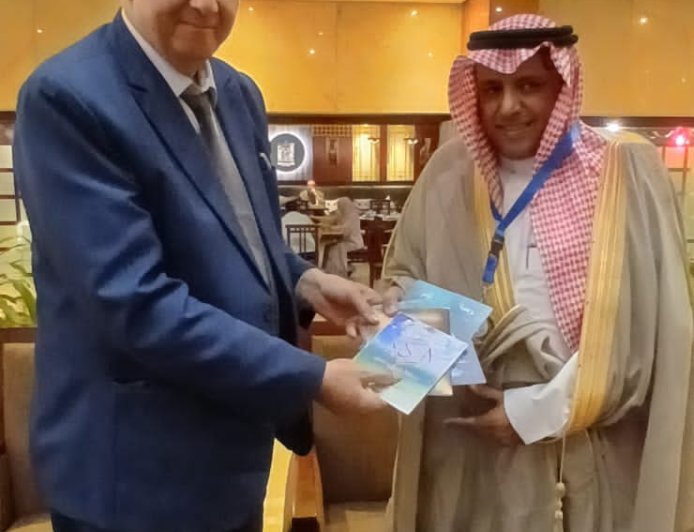 مؤسسة رسالة السلام العالمية تهدي المستشار القانوني السعودي سعيد الهاجري عدداً من مؤلفات المفكر العربي علي الشرفاء