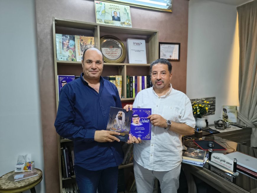 الدكتور هشام بشير استاذ العلوم السياسية يزور المكتبة الرقمية للشرفاء الحمادي التابعة لمؤسسة رسالة السلام العالمية ويشيد بدورها في نشر المعرفة والفكر