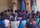 درس تعليمي في مدرسة بدولة النيجر حول مقال المفكر علي محمد الشرفاء: «الطاعة والعصيان»