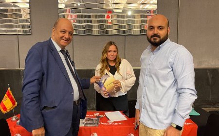 وفد مؤسسة رسالة السلام يلتقي مسؤولة العلاقات الدولية بكلية GBSB الإسبانية ويسلمها نسختين من مؤلفات المفكر علي الشرفاء الحمادي باللغتين الإنجليزية والإسبانية