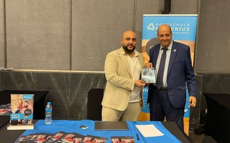 وفد مؤسسة رسالة السلام العالمية يلتقي المدير الإقليمي لجامعة Fresenius الألمانية ويهديه كتاب «رسالة الإسلام رحمة وعدل وحرية وسلام» للمفكر العربى على الشرفاء 
