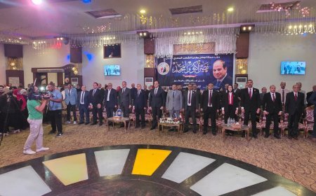 عاطف زايد رئيس الهيئة الاستشارية لمؤسسة رسالة السلام فى حضور محافظ دمياط ونواب البرلمان والقيادات التنفيذية والشعبية.. «رسالة السلام» تنشر الوعي وسط حشود جماهيرية كبيرة في احتفالية نصر أكتوبر