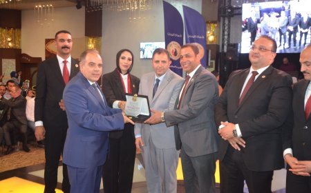 محافظ دمياط وقيادات حزب حماة الوطن يكرمون مؤسسة رسالة السلام العالمية تقديرا لدورها في حماية الوعي الوطني وتصحيح* *الخطاب الديني