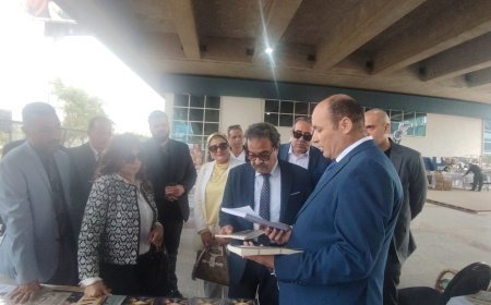 محمد فتحي الشريف يهدي رئيس اتحاد الناشرين المصريين إصدارات مؤسسة رسالة السلام ويستعرض فكر علي الشرفاء الحمادي
