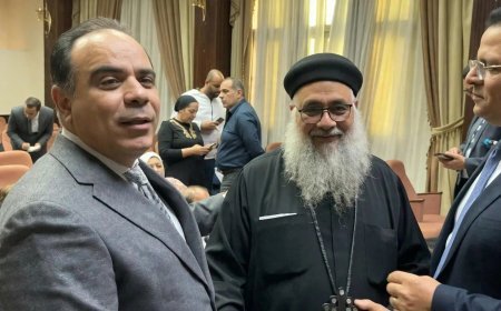 *قمص كنيسة ٤٥ بالإسكندرية كتابا علي محمد الشرفاء الحمادي يعززان وحدة* *الرسالات ويؤكدان أن السلام طريق الأوطان*