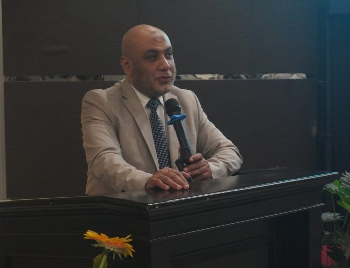 كتاب «الطلاق يهدد أمن المجتمع» يثير نقاشا واسعا في ندوة بجامعة مولانا مالك إبراهيم الإسلامية الحكومية بإندونيسيا