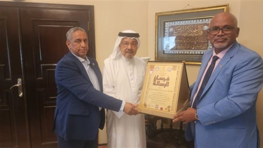 وفد مؤسسة رسالة السلام العالمية يسلم المفكر علي محمد الشرفاء درع تكريم مؤسسة فرسان السلام في الأردن تقديرا لمسيرته وجهوده في نشر قيم السلام