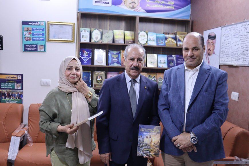 ريسان خرابيط يزور المكتبة الرقمية للشرفاء الحمادي ويشيد بجهودها في نشر المعرفة