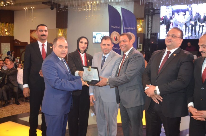 محافظ دمياط وقيادات حزب حماة الوطن يكرمون مؤسسة رسالة السلام العالمية تقديرا لدورها في حماية الوعي الوطني وتصحيح* *الخطاب الديني