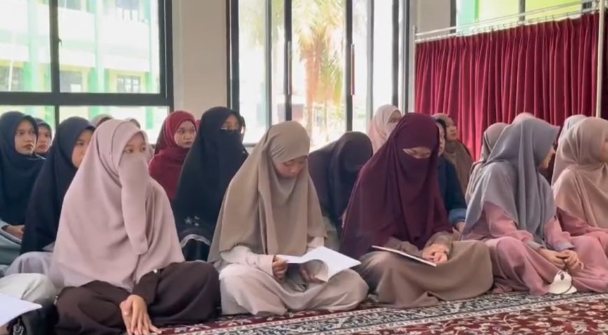 بالصور ..د. تامر الغزاوي: إستمرار دراسة ومناقشة كتب المفكر  علي الشرفاء الحمادي في مساجد إندونيسيا وسط قبول واسع