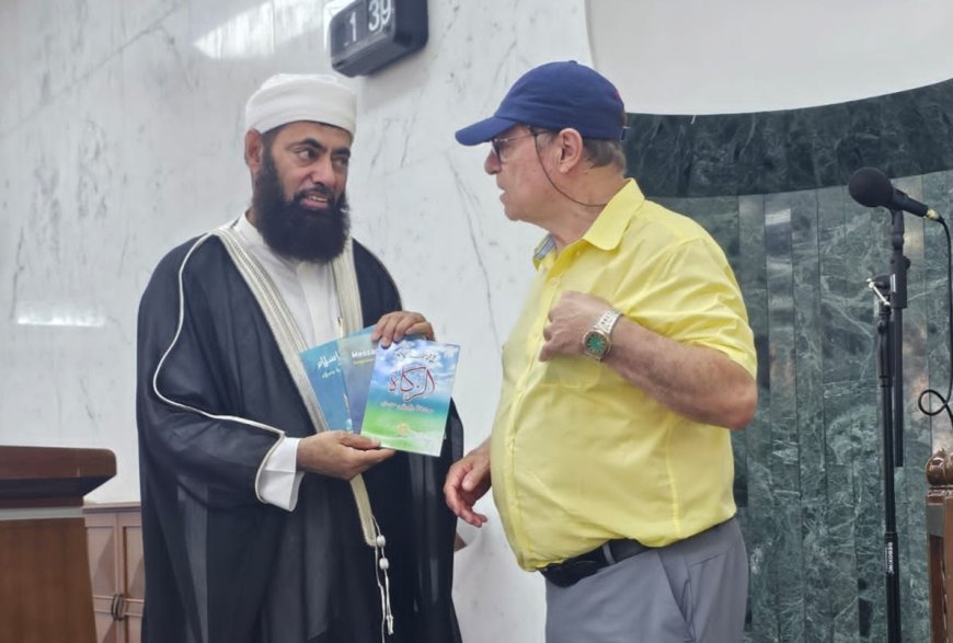 مدير مكتب  مؤسسة رسالة السلام العالمية بالأردن  يزور مسجد كولون والمركز الإسلامي في هونج كونج ويهدي إمام المسجد مؤلفات المفكر علي الشرفاء الحمادي
