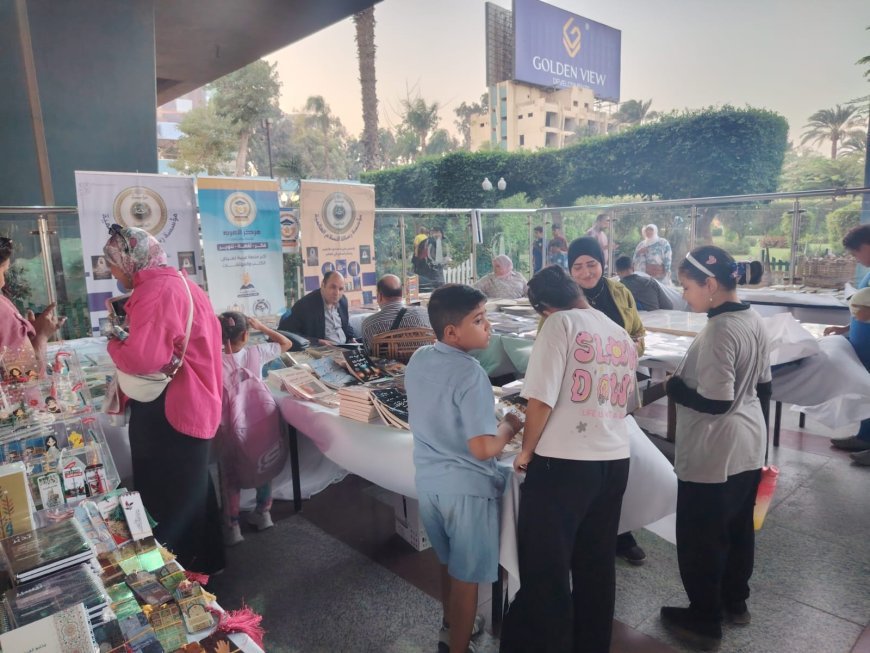 إقبال لافت وزحام القراء على جناح مؤسسة رسالة السلام بمعرض مركز شباب الجزيرة