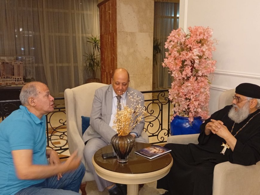 رئيس مجلس أمناء مؤسسة رسالة السلام العالمية بالقاهرة يلتقى مع القس لوقا من القيادات الكنسية بكنيسة كاليفورنيا ويهديه نسختين بالعربية والإنجليزية من كتاب القران يشهد بصحة العقيدة المسيحية للمفكر العربى على الشرفاء